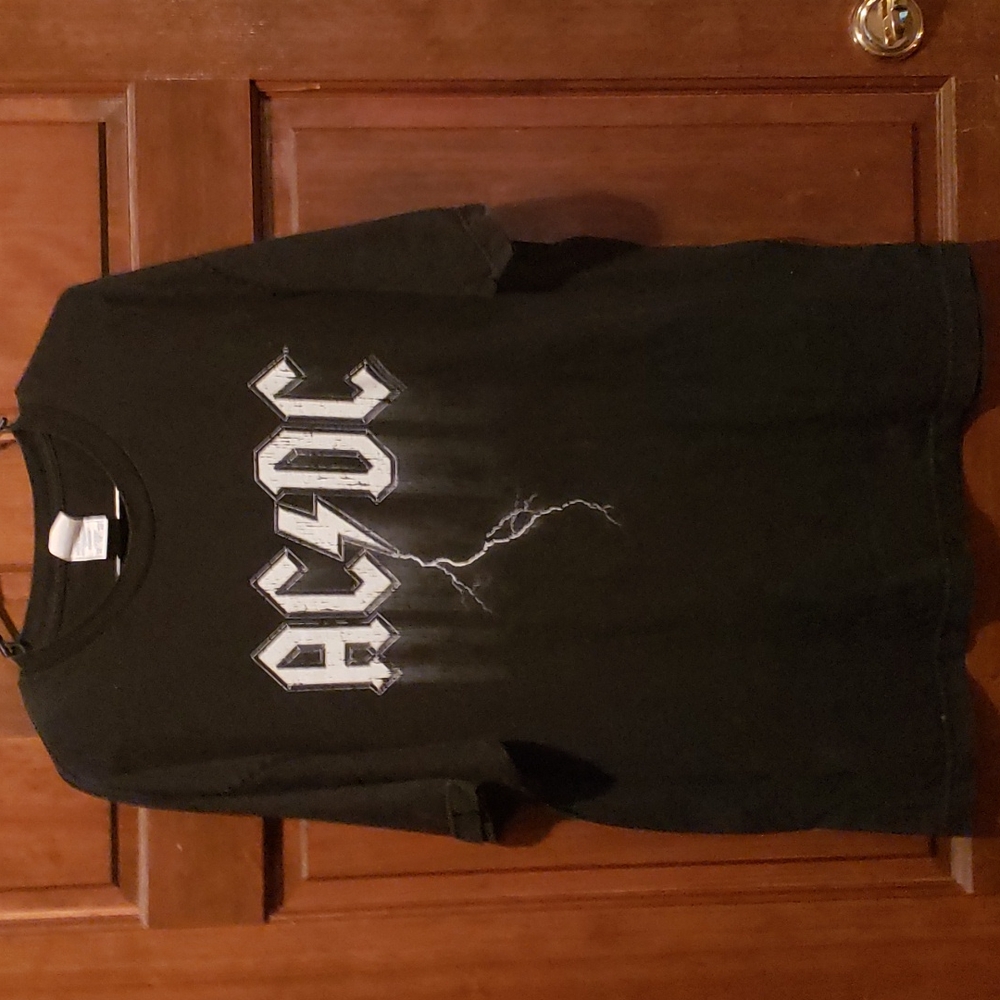 AC DC t-shirt, XL, 100% Preshrunk Cotton material, Black colored